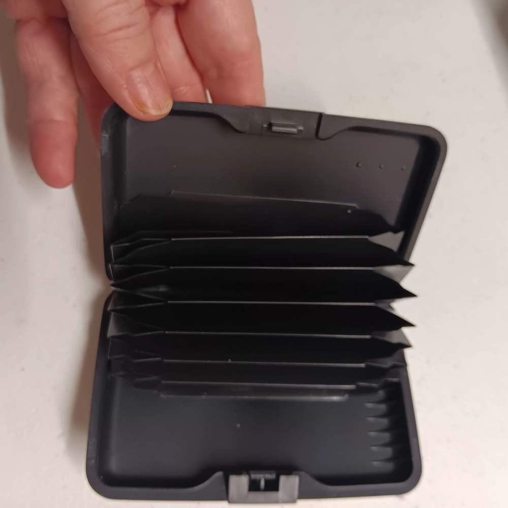 Credit Card Case With Protection - Picture 2 of 4